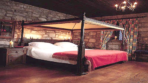 Cloghan Castle Galway bed